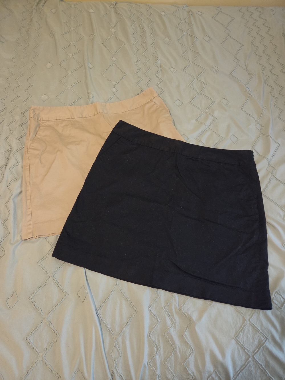 Set Of 2 Women’s Black and Beige Straight Alfred Sung Mini Skirts Size XL